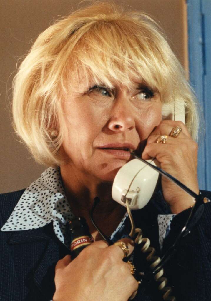 Elokuvajuliste: IHANAT NAISET VALKOKANKAALLA