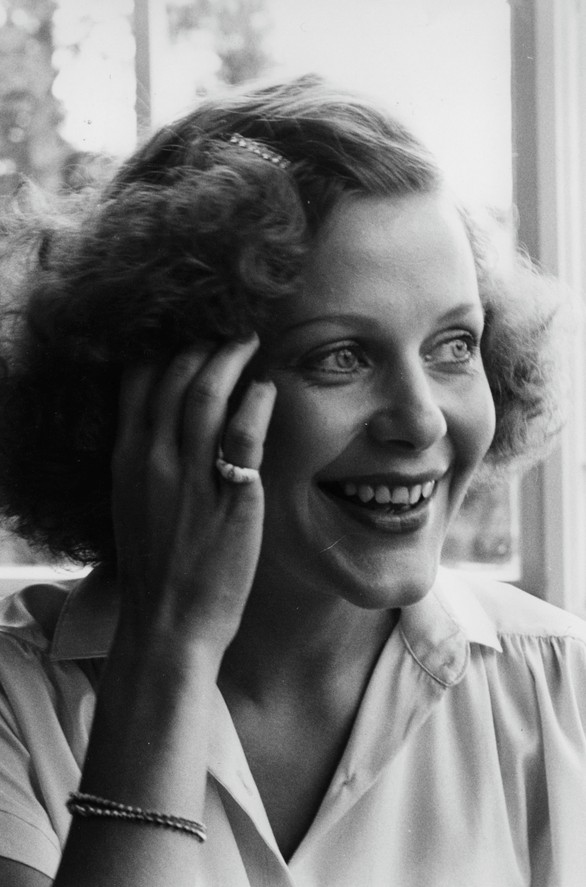 Elokuvajuliste: IHANAT NAISET VALKOKANKAALLA