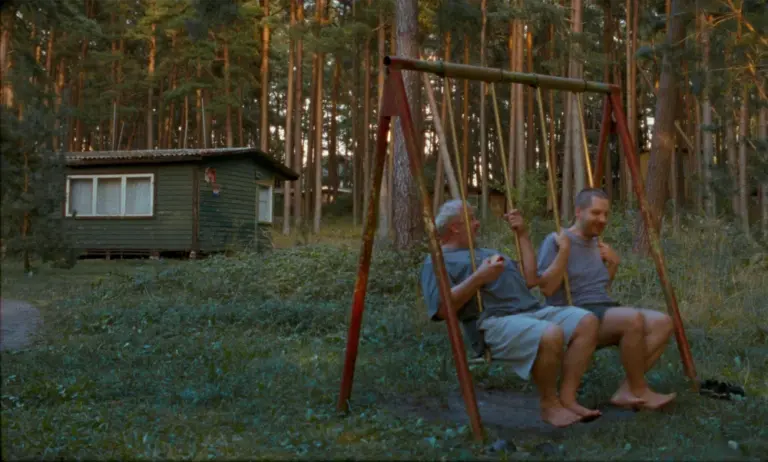 Elokuvajuliste: SVEČIAS – THE VISITOR (2025)