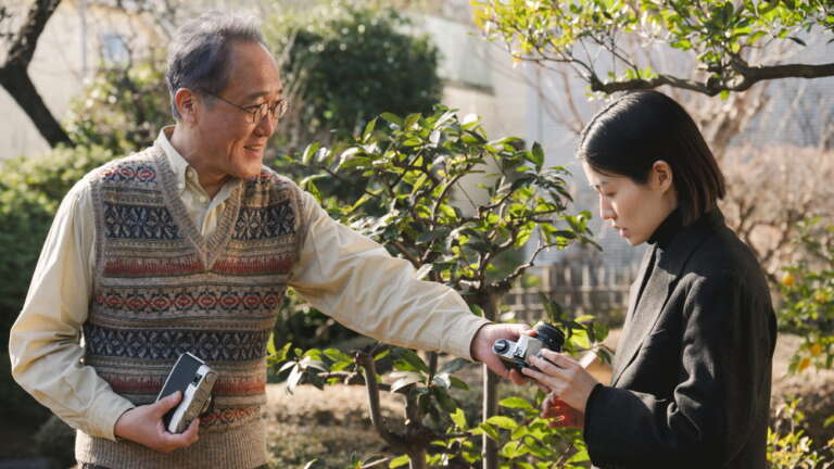 Elokuvajuliste: TWO SEASONS, TWO STRANGERS (2025)